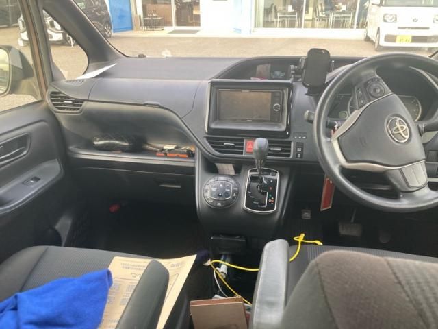 TOYOTA NOAH 2014 Image 31