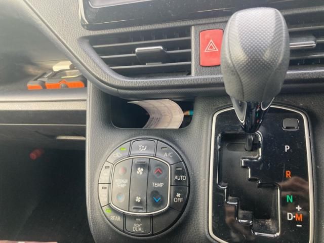 TOYOTA NOAH 2014 Image 31