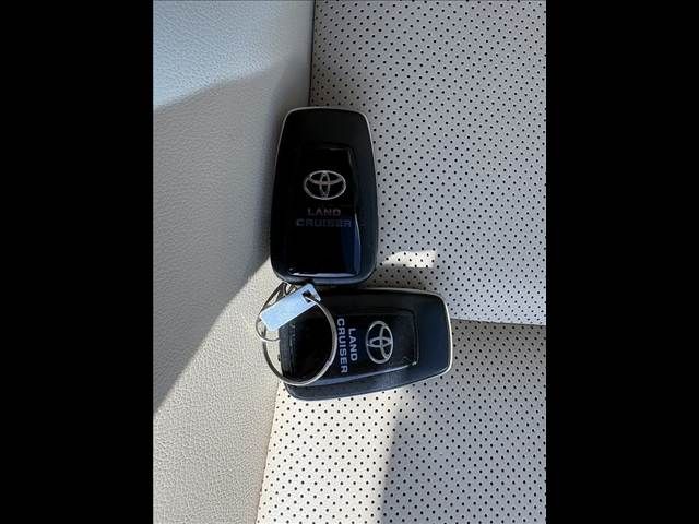 TOYOTA LANDCRUISER PRADO 2023 Image 31