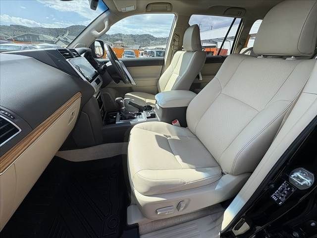 TOYOTA LANDCRUISER PRADO 2023 Image 31