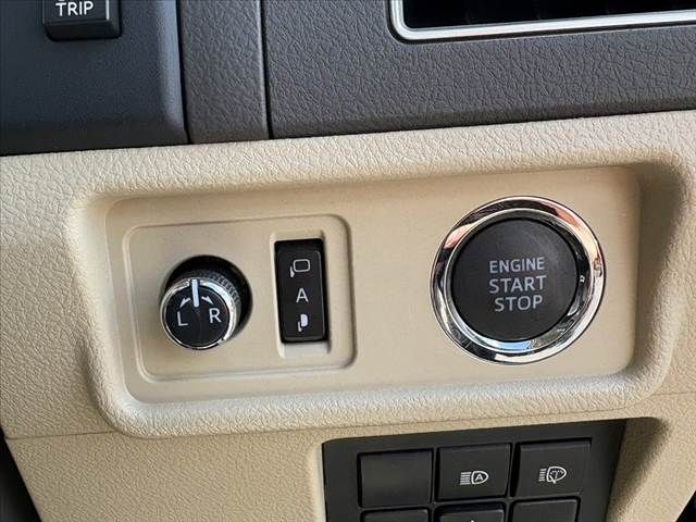 TOYOTA LANDCRUISER PRADO 2023 Image 31