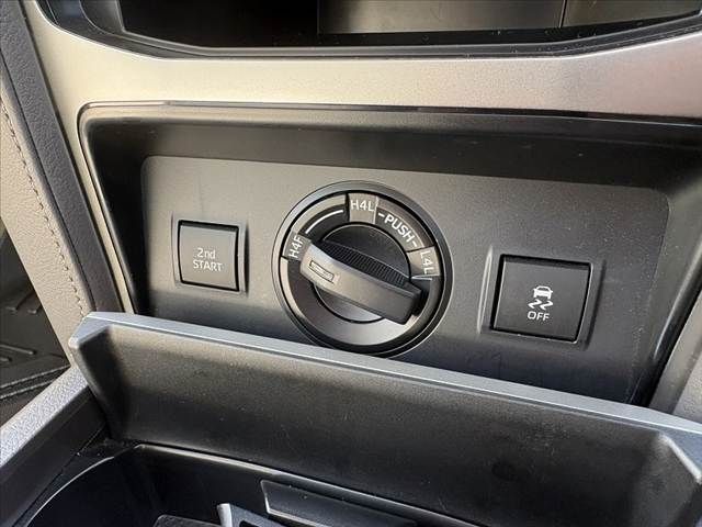 TOYOTA LANDCRUISER PRADO 2023 Image 31