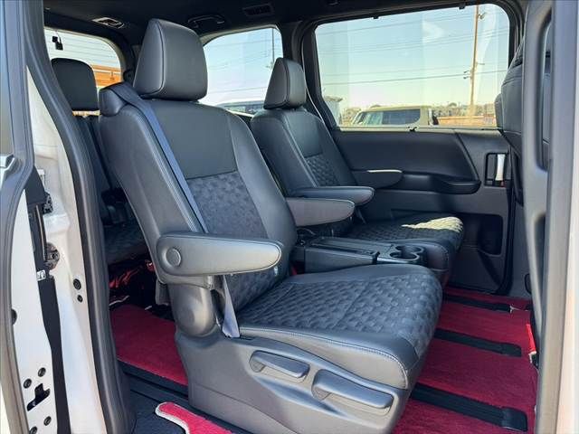 TOYOTA VOXY HYBRID 4WD 2025 Image 31