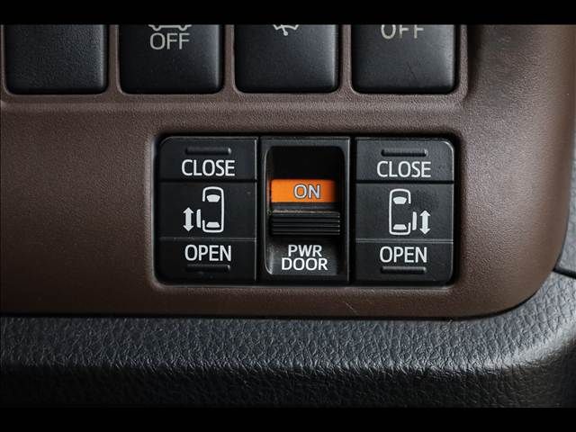 TOYOTA ESQUIRE HYBRID 2015 Image 31