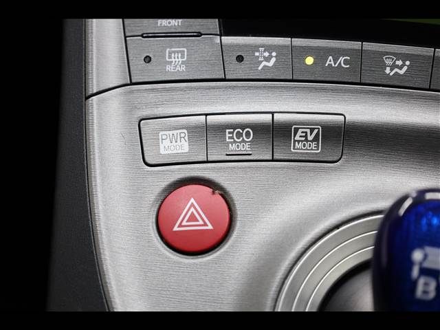 TOYOTA PRIUS 2013 Image 31