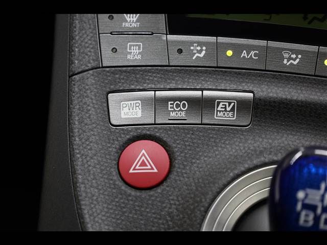 TOYOTA PRIUS 2013 Image 31