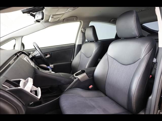 TOYOTA PRIUS 2013 Image 31