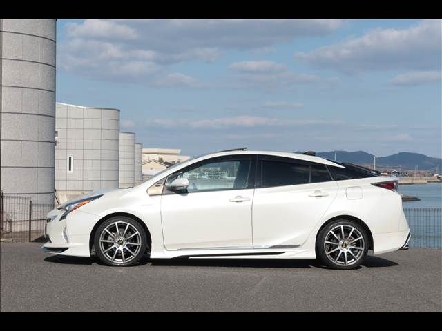 TOYOTA PRIUS 2017 Image 31