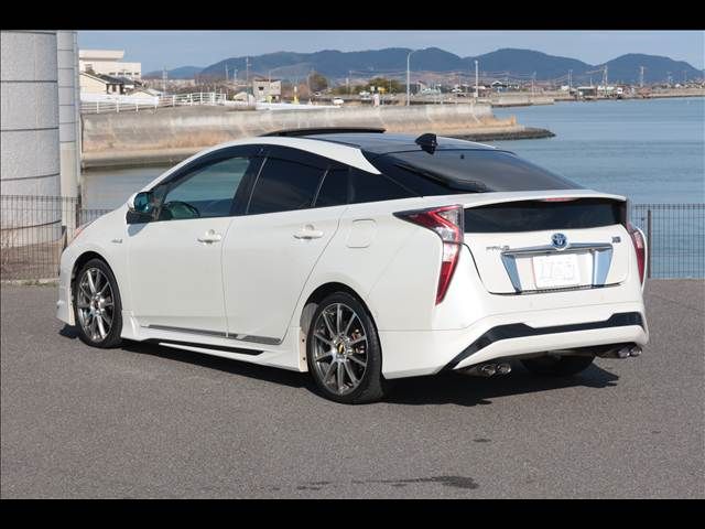 TOYOTA PRIUS 2017 Image 31