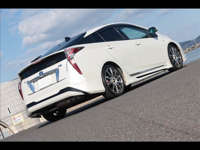 TOYOTA PRIUS 2017 Image 31