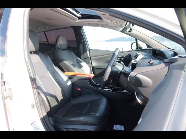 TOYOTA PRIUS 2017 Image 31