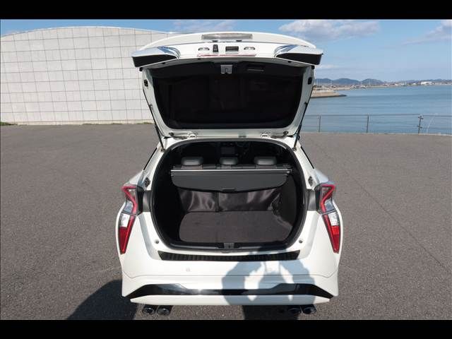 TOYOTA PRIUS 2017 Image 31