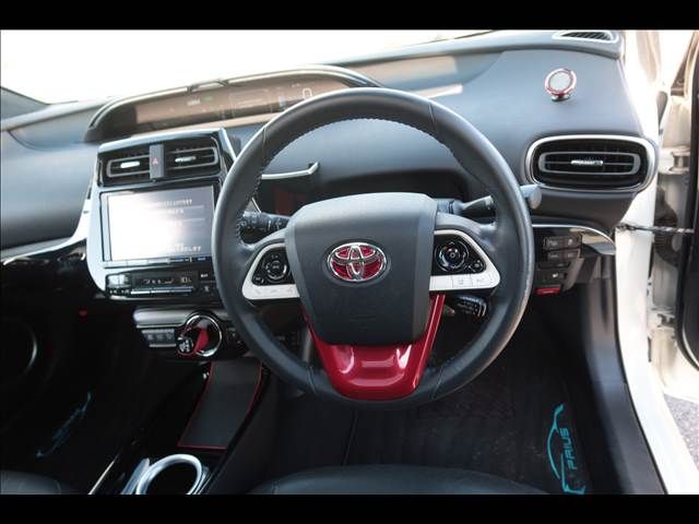 TOYOTA PRIUS 2017 Image 31