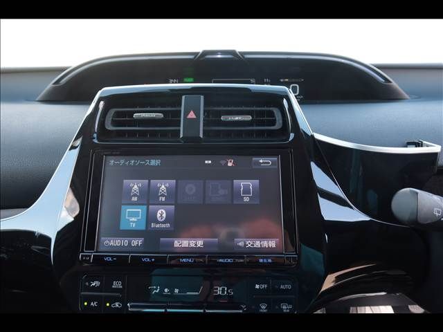 TOYOTA PRIUS 2017 Image 31