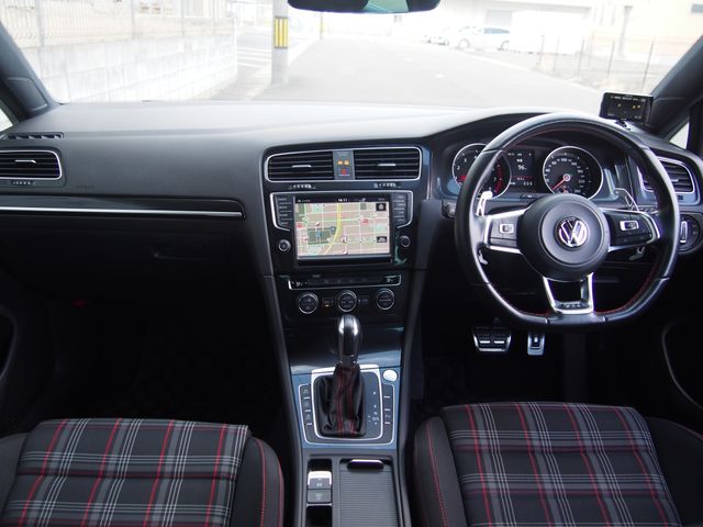 VOLKSWAGEN GOLF GTI 2017 Image 31