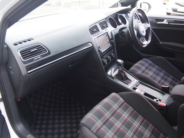 VOLKSWAGEN GOLF GTI 2017 Image 31