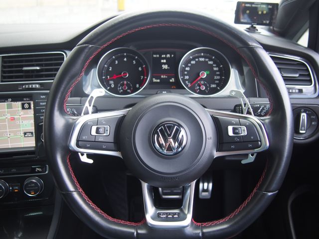 VOLKSWAGEN GOLF GTI 2017 Image 31