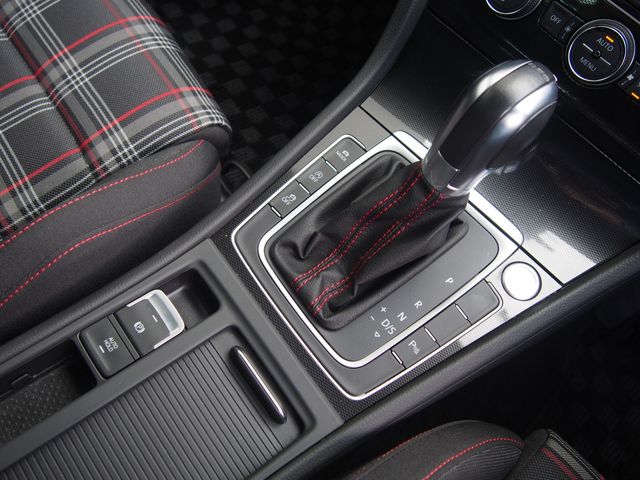 VOLKSWAGEN GOLF GTI 2017 Image 31