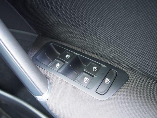 VOLKSWAGEN GOLF GTI 2017 Image 31