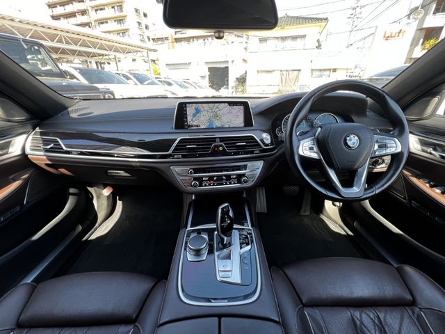 BMW 7SERIES 2015 Image 31