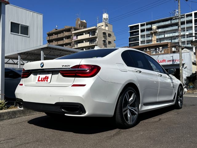 BMW 7SERIES 2015 Image 31