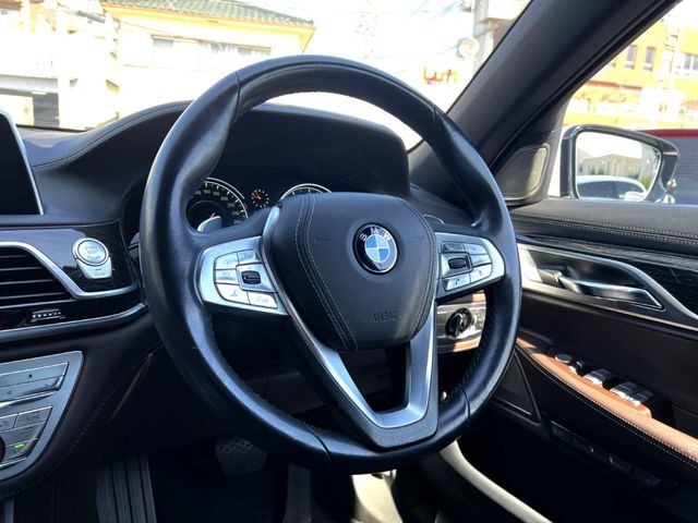 BMW 7SERIES 2015 Image 31