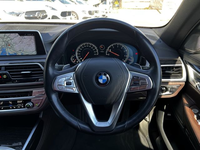 BMW 7SERIES 2015 Image 31