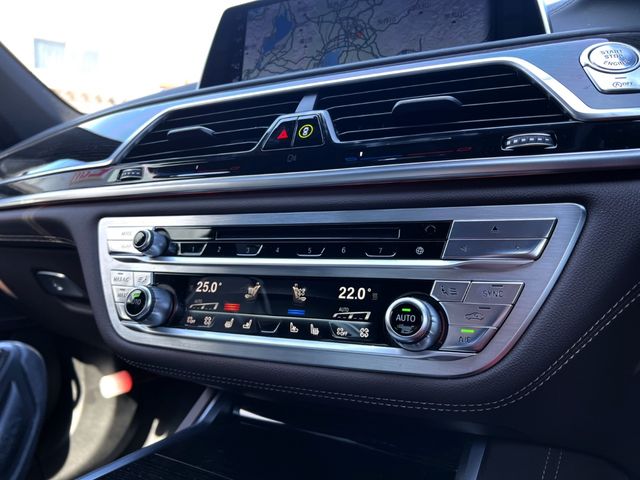 BMW 7SERIES 2015 Image 31