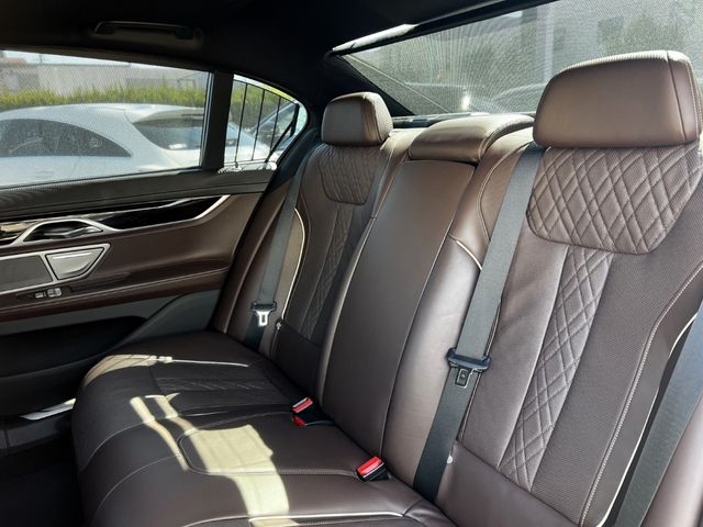 BMW 7SERIES 2015 Image 31