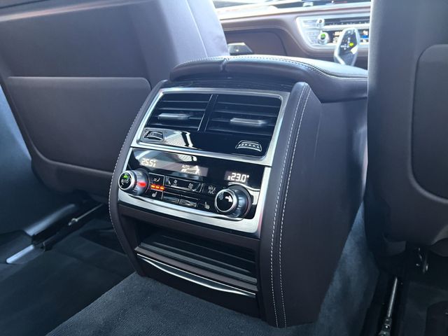 BMW 7SERIES 2015 Image 31