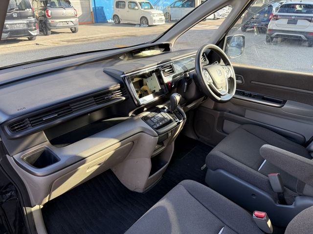 HONDA STEPWAGON 2017 Image 31