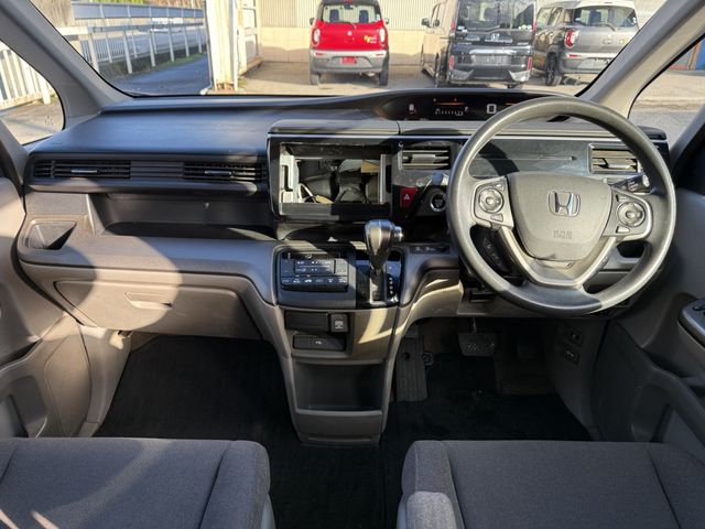 HONDA STEPWAGON 2017 Image 31
