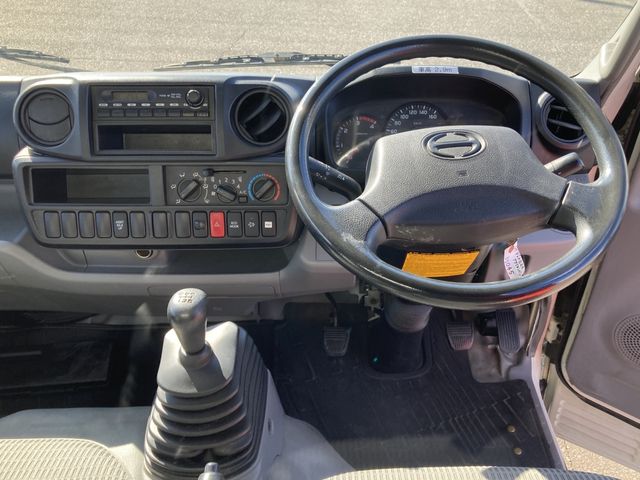 HINO DUTRO 2015 Image 31