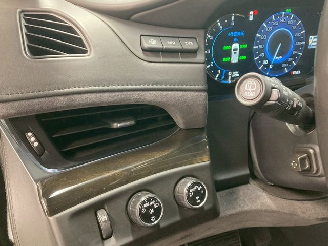 CADILLAC ESCALADE 2018 Image 31