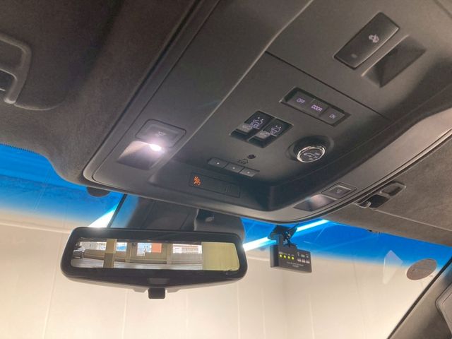 CADILLAC ESCALADE 2018 Image 31