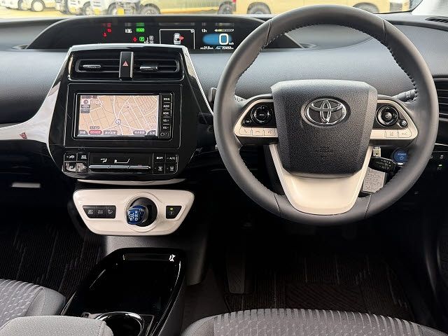 TOYOTA PRIUS 2018 Image 31