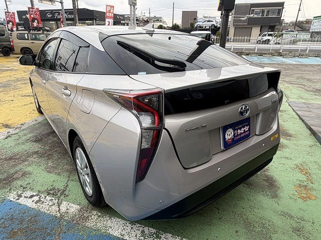 TOYOTA PRIUS 2018 Image 31
