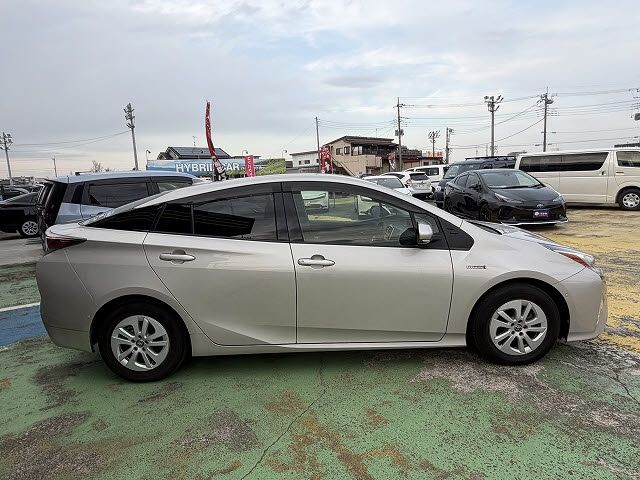 TOYOTA PRIUS 2018 Image 31