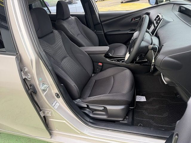 TOYOTA PRIUS 2018 Image 31