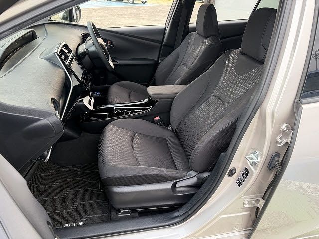 TOYOTA PRIUS 2018 Image 31