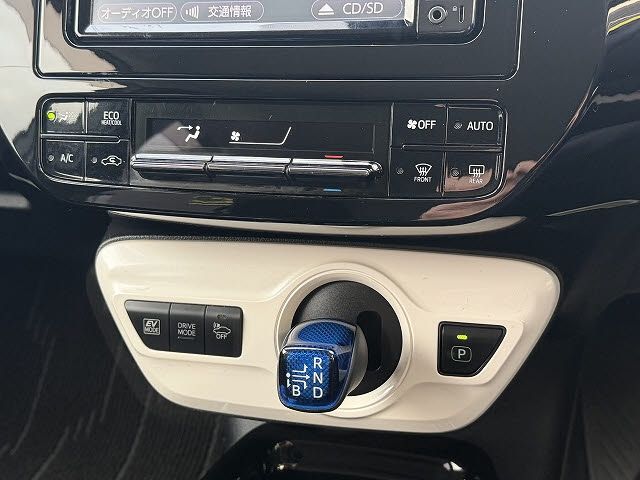 TOYOTA PRIUS 2018 Image 31