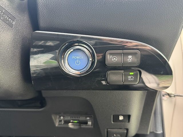 TOYOTA PRIUS 2018 Image 31