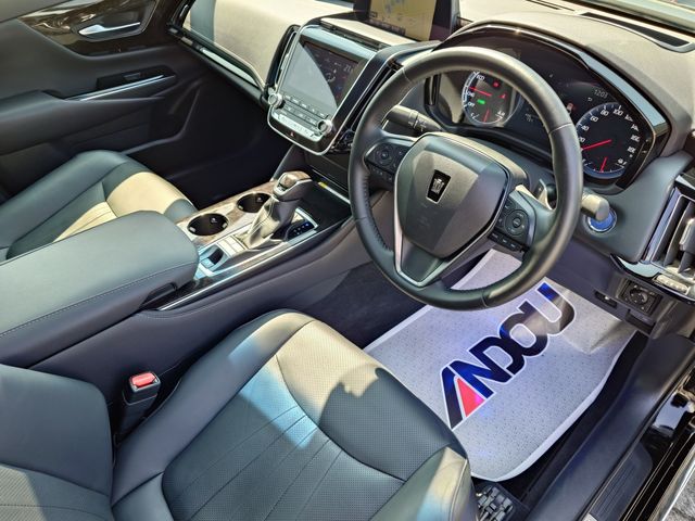 TOYOTA CROWN SEDAN HYBRID 2019 Image 31