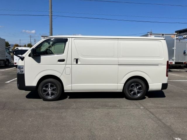 TOYOTA HIACE VAN 4WD 2025 Image 31