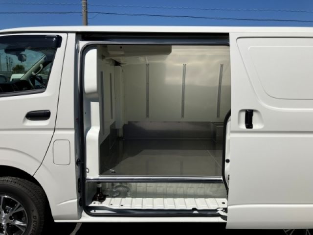 TOYOTA HIACE VAN 4WD 2025 Image 31