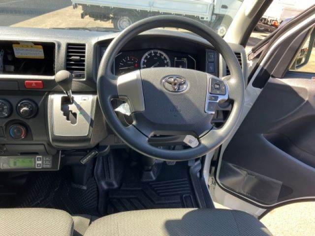 TOYOTA HIACE VAN 4WD 2025 Image 31