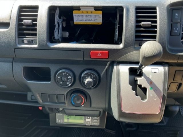 TOYOTA HIACE VAN 4WD 2025 Image 31