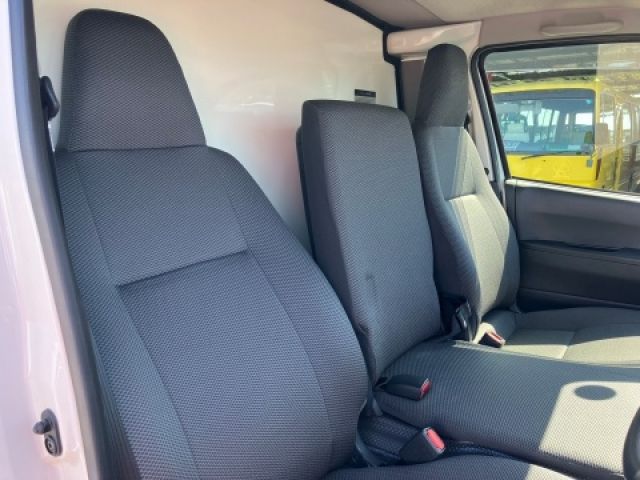 TOYOTA HIACE VAN 4WD 2025 Image 31