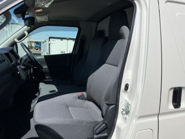 TOYOTA HIACE VAN 4WD 2025 Image 31