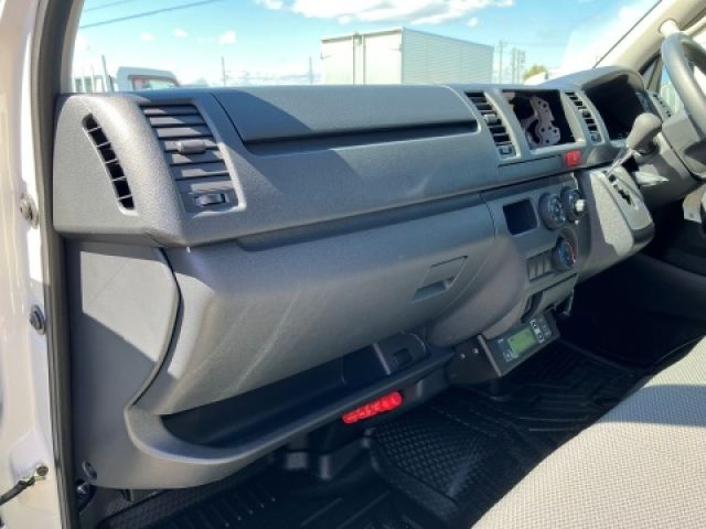TOYOTA HIACE VAN 4WD 2025 Image 31
